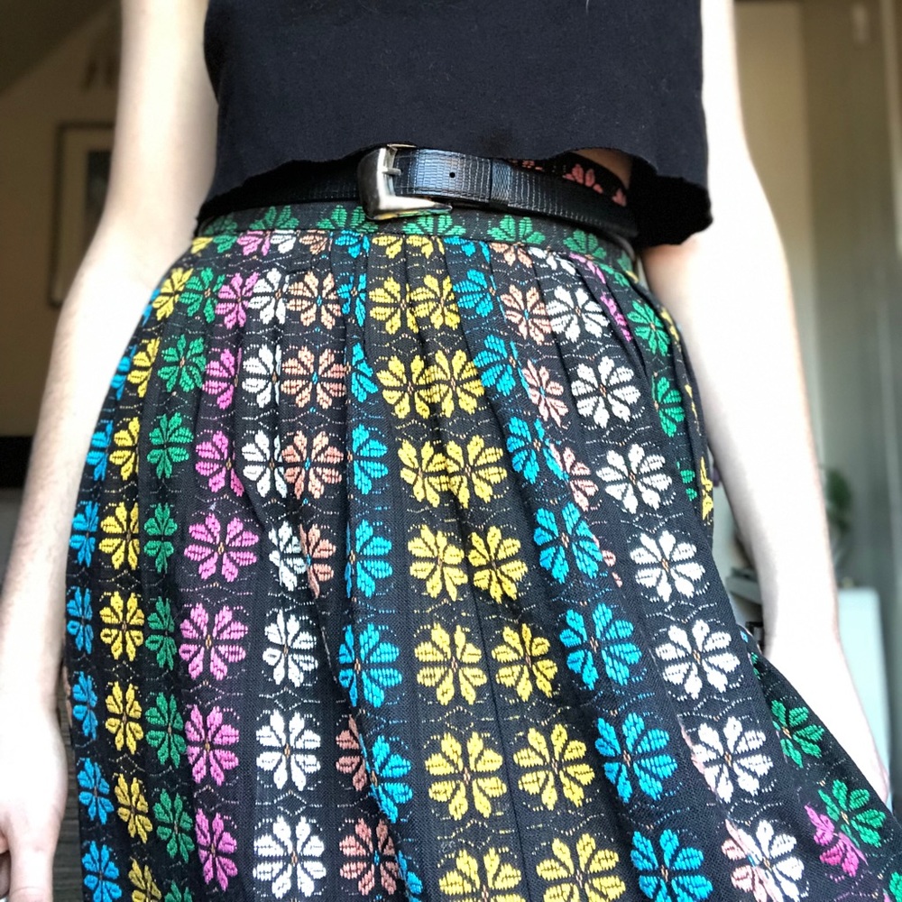 To die for One of a kind groovy & unique flower power 1960s skirt  🖤🌻🌼🌻